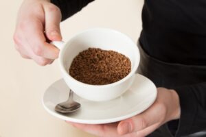 Odpowiedź na pytanie, jak produkuje się kawę rozpuszczalną