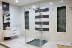 Jak zrobić prysznic we wnęce z natryskiem – krok po kroku instrukcja