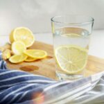 Zalety picia wody z cytryną dla zdrowia każdego dnia